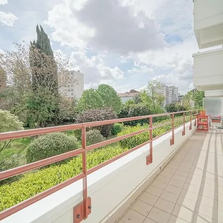 Spacious 1br With Great Balcony * Saint-Denis (Seine-Saint-Denis)