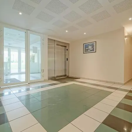 Spacious 1br With Great Balcony