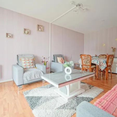 Spacious 1br With Great Balcony Apartmán