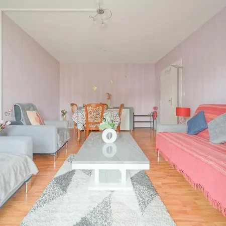 Spacious 1br With Great Balcony Apartmán *